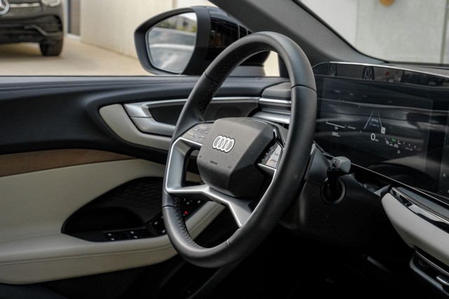 Audi A5 Vehicle Full-screen Gallery Image 13