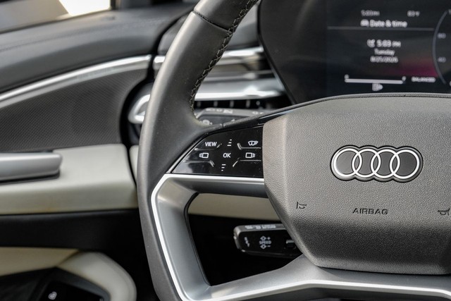 Audi A5 Vehicle Full-screen Gallery Image 17