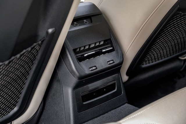 Audi A5 Vehicle Full-screen Gallery Image 39