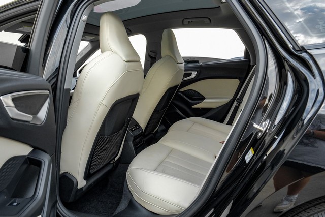 Audi A5 Vehicle Full-screen Gallery Image 40