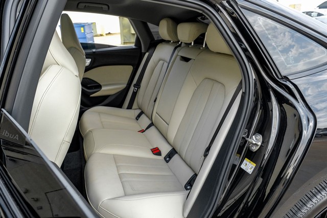Audi A5 Vehicle Full-screen Gallery Image 41