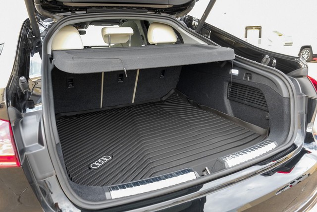 Audi A5 Vehicle Full-screen Gallery Image 59