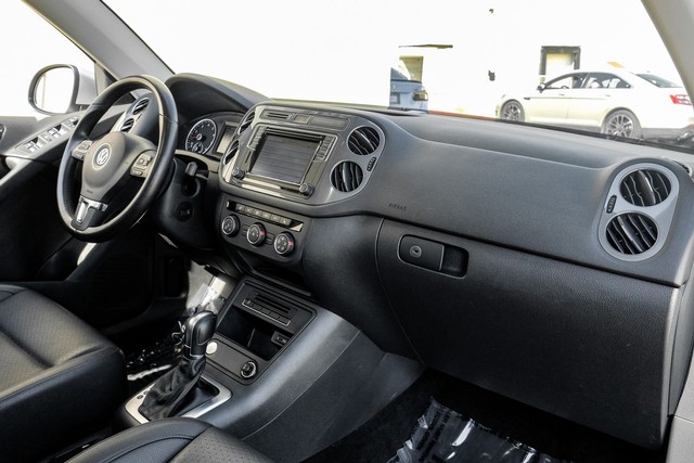 Volkswagen Tiguan Vehicle Full-screen Gallery Image 12