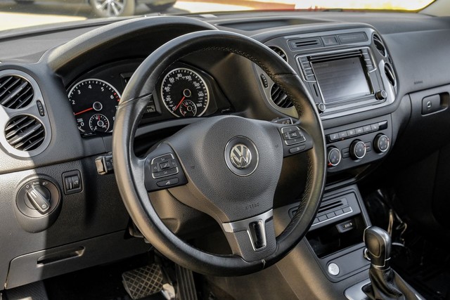 Volkswagen Tiguan Vehicle Full-screen Gallery Image 15