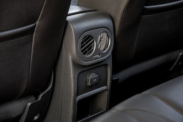 Volkswagen Tiguan Vehicle Full-screen Gallery Image 43