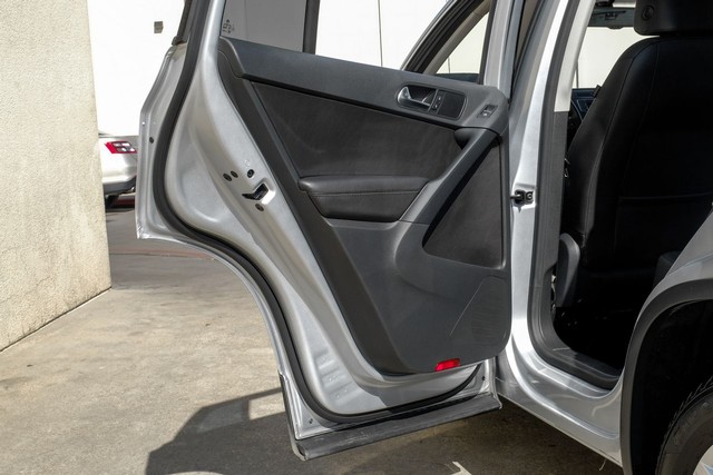 Volkswagen Tiguan Vehicle Full-screen Gallery Image 53