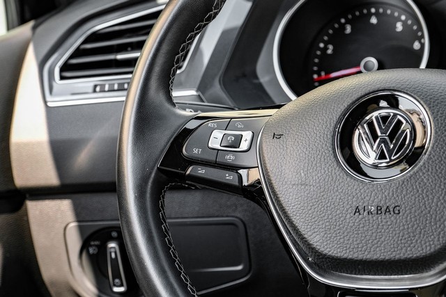 Volkswagen Tiguan Vehicle Full-screen Gallery Image 16