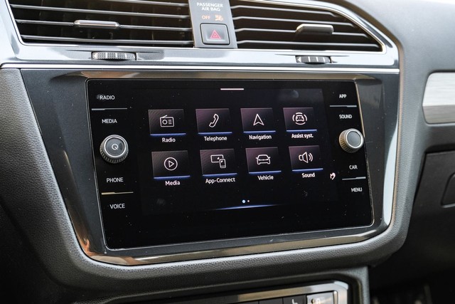 Volkswagen Tiguan Vehicle Full-screen Gallery Image 25