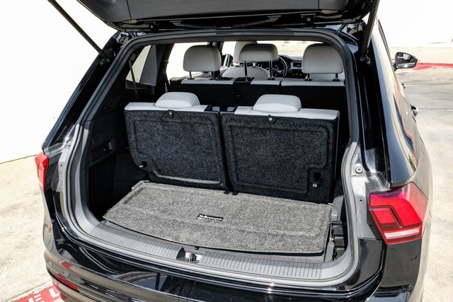 Volkswagen Tiguan Vehicle Full-screen Gallery Image 43