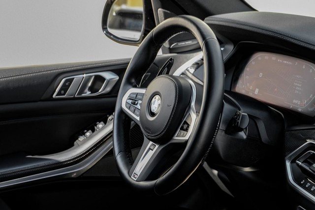 BMW X5 Vehicle Full-screen Gallery Image 12