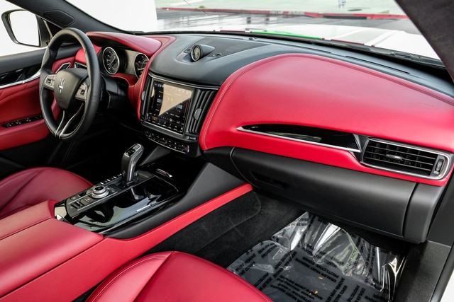 Maserati Levante Vehicle Full-screen Gallery Image 12