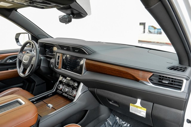 GMC Yukon Vehicle Full-screen Gallery Image 12