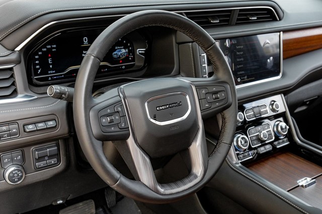 GMC Yukon Vehicle Full-screen Gallery Image 15