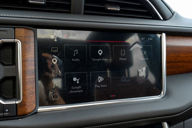 GMC Yukon Vehicle Full-screen Gallery Image 38