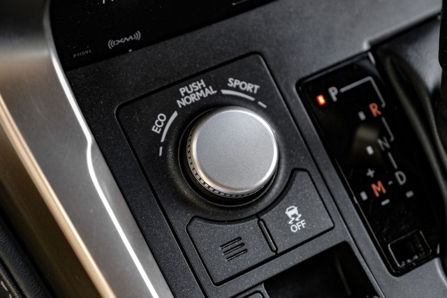 Lexus NX Vehicle Full-screen Gallery Image 22