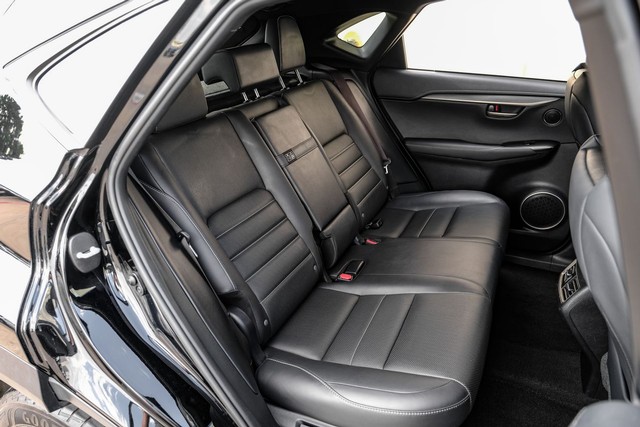 Lexus NX Vehicle Full-screen Gallery Image 30