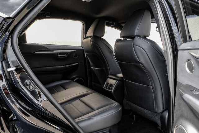 Lexus NX Vehicle Full-screen Gallery Image 31