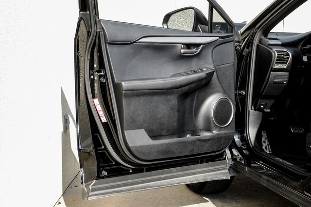 Lexus NX Vehicle Full-screen Gallery Image 34