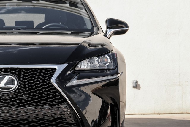 Lexus NX Vehicle Full-screen Gallery Image 39