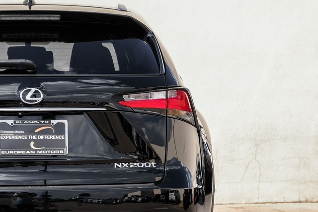 Lexus NX Vehicle Full-screen Gallery Image 40