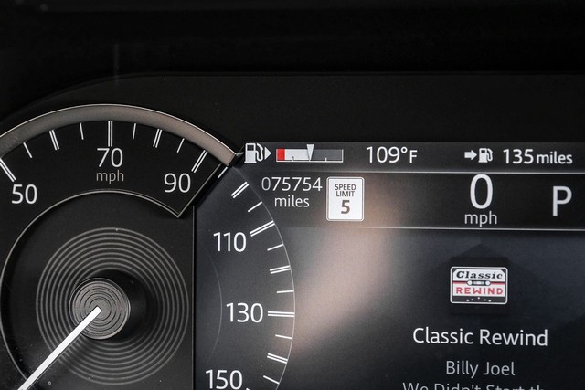 Land Rover Discovery Sport Vehicle Full-screen Gallery Image 19