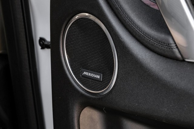 Land Rover Discovery Sport Vehicle Full-screen Gallery Image 47