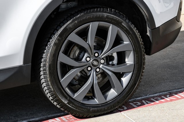 Land Rover Discovery Sport Vehicle Full-screen Gallery Image 62