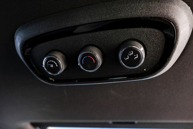 Dodge Durango Vehicle Full-screen Gallery Image 45