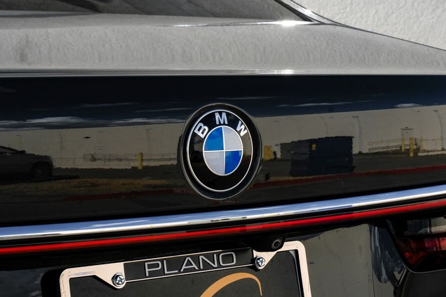 BMW 740i Vehicle Full-screen Gallery Image 55