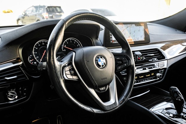 BMW 640i Vehicle Full-screen Gallery Image 15