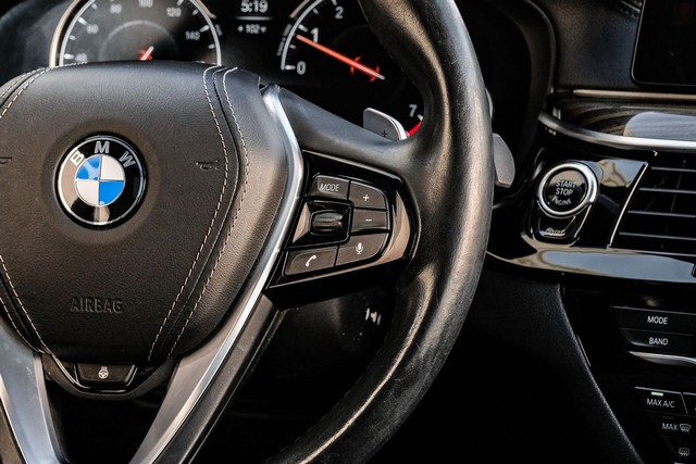BMW 640i Vehicle Full-screen Gallery Image 17