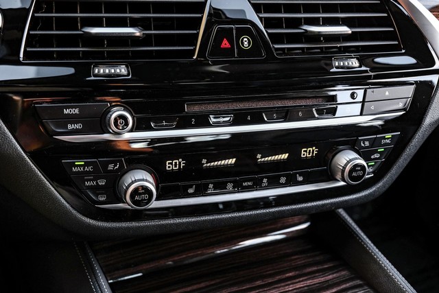 BMW 640i Vehicle Full-screen Gallery Image 25
