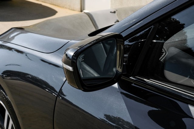 BMW 640i Vehicle Full-screen Gallery Image 41