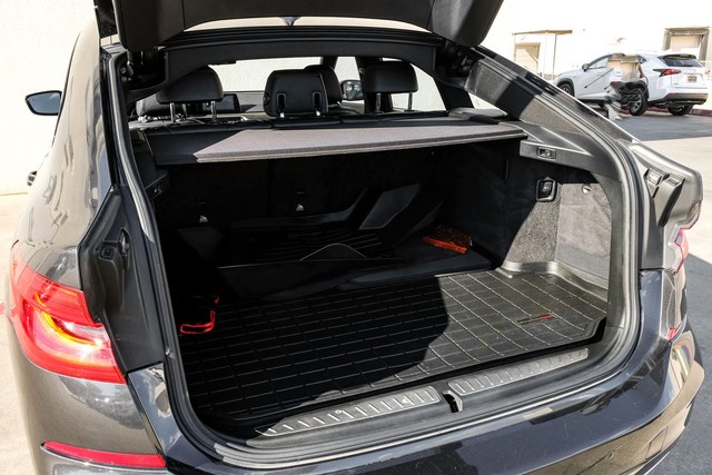 BMW 640i Vehicle Full-screen Gallery Image 57