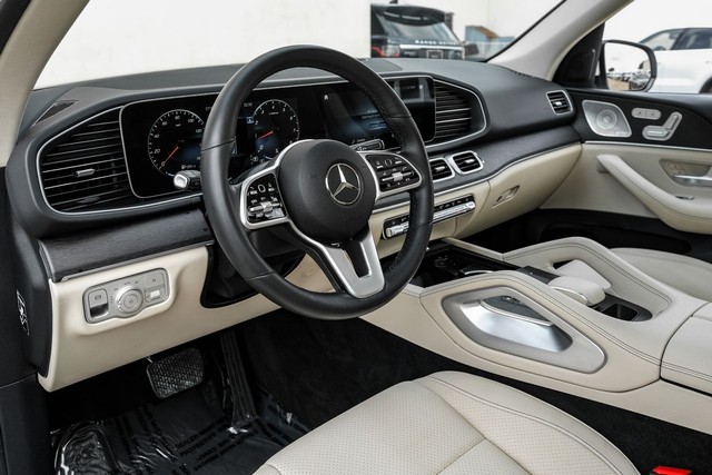 Mercedes-Benz GLE 350 Vehicle Full-screen Gallery Image 02