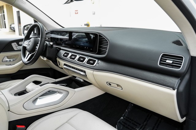 Mercedes-Benz GLE 350 Vehicle Full-screen Gallery Image 12
