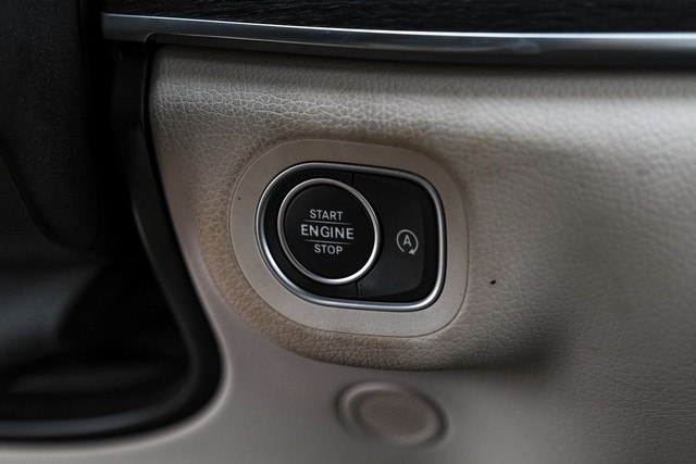Mercedes-Benz GLE 350 Vehicle Full-screen Gallery Image 19
