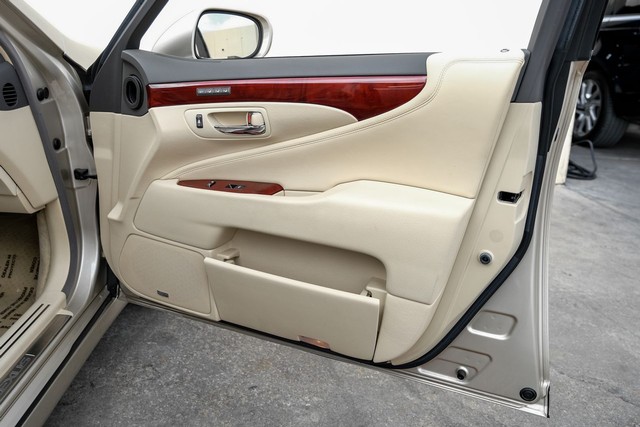 Lexus LS 460 Vehicle Full-screen Gallery Image 43