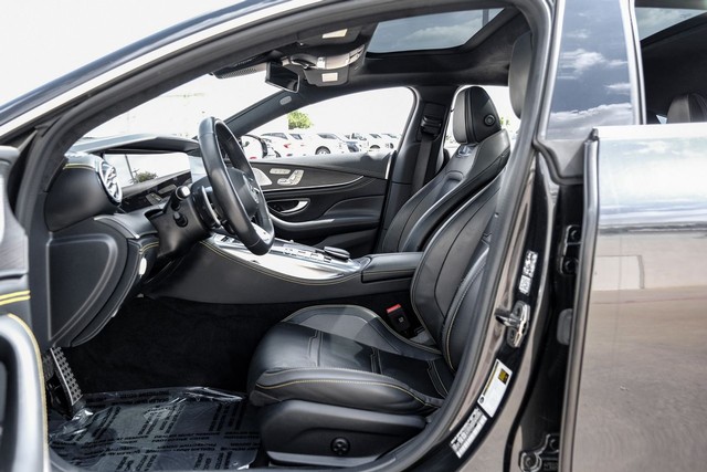 Mercedes-Benz AMG GT Vehicle Full-screen Gallery Image 03