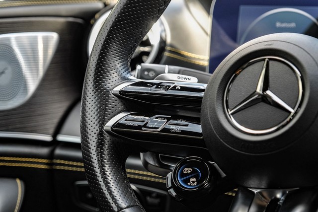 Mercedes-Benz AMG GT Vehicle Full-screen Gallery Image 17