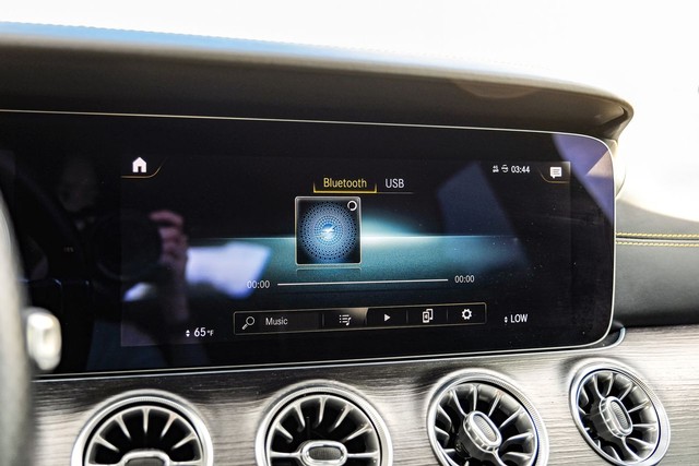 Mercedes-Benz AMG GT Vehicle Full-screen Gallery Image 38