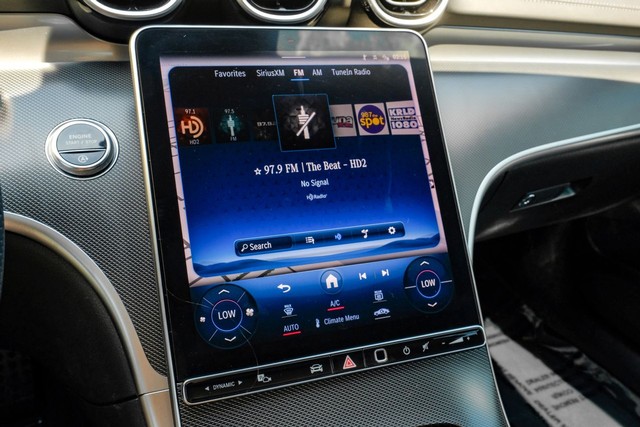 Mercedes-Benz C 300 Vehicle Full-screen Gallery Image 30