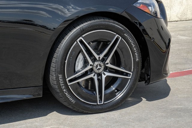 Mercedes-Benz C 300 Vehicle Full-screen Gallery Image 60