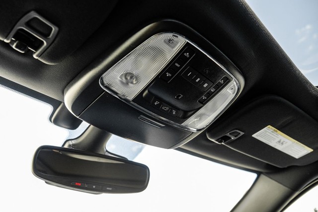 Jeep Grand Cherokee Vehicle Full-screen Gallery Image 32