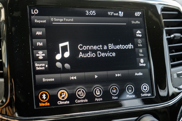 Jeep Grand Cherokee Vehicle Full-screen Gallery Image 34