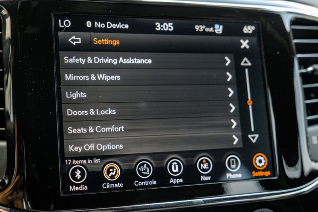Jeep Grand Cherokee Vehicle Full-screen Gallery Image 36