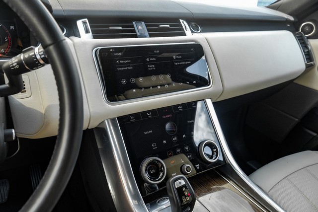 Land Rover Range Rover Sport Vehicle Full-screen Gallery Image 27