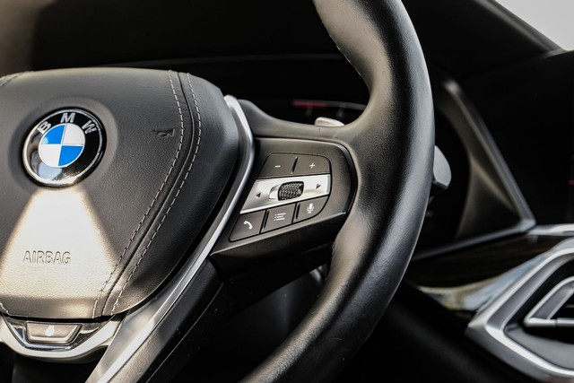BMW X5 Vehicle Full-screen Gallery Image 16