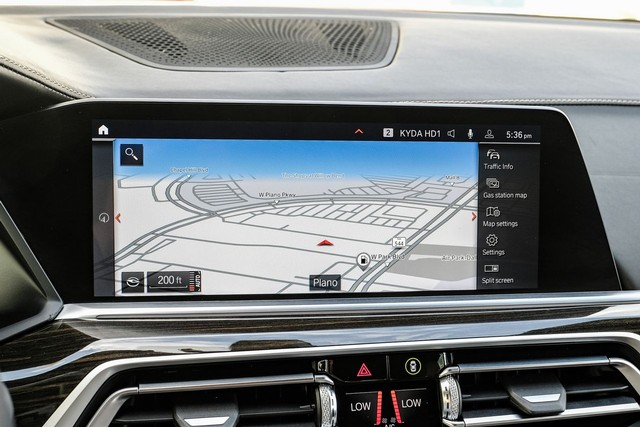 BMW X5 Vehicle Full-screen Gallery Image 21