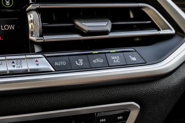 BMW X5 Vehicle Full-screen Gallery Image 30